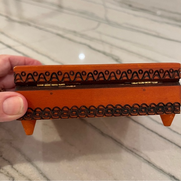 Vintage Music Box - Picture 10 of 11